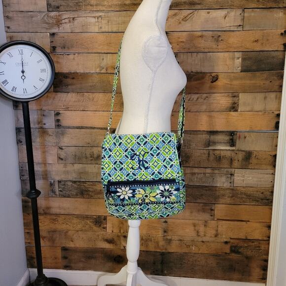 Vera Bradley large cross body purse with embroidered Initial H - Picture 1 of 11